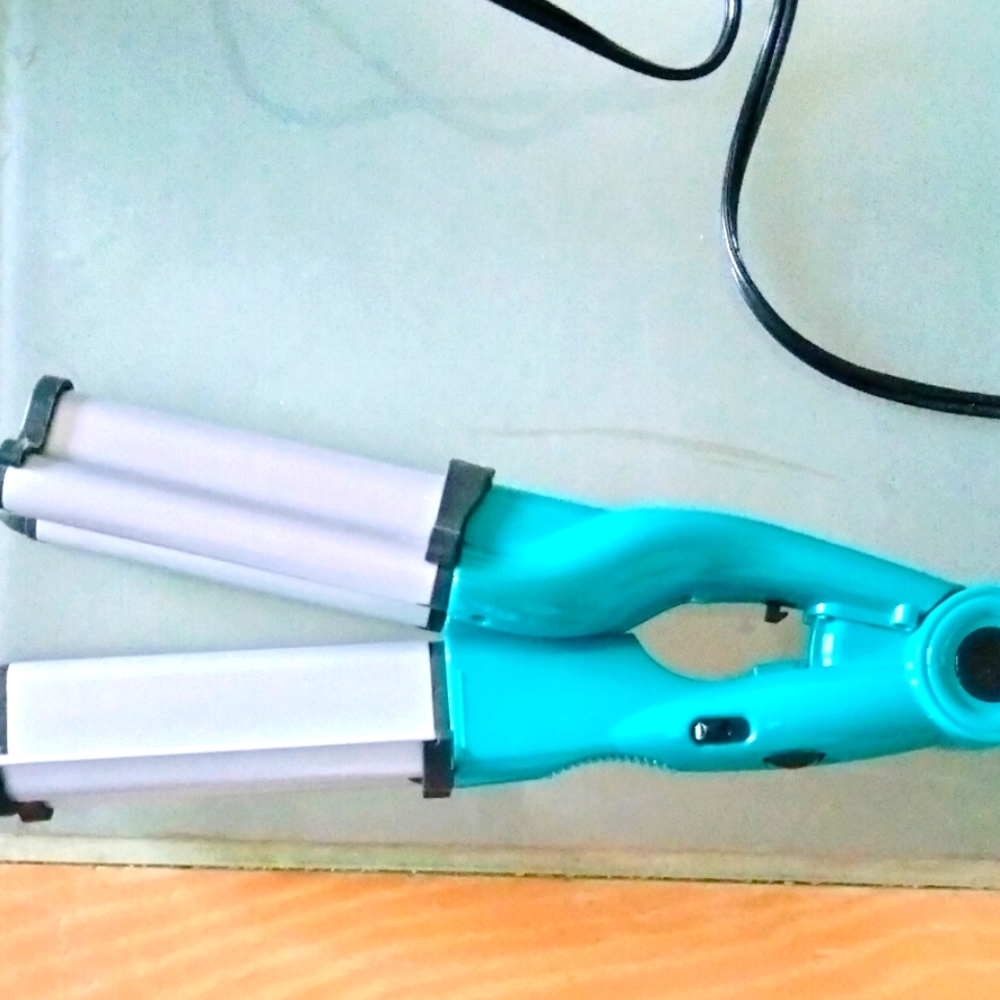 NWOT Bed Head Wave Iron